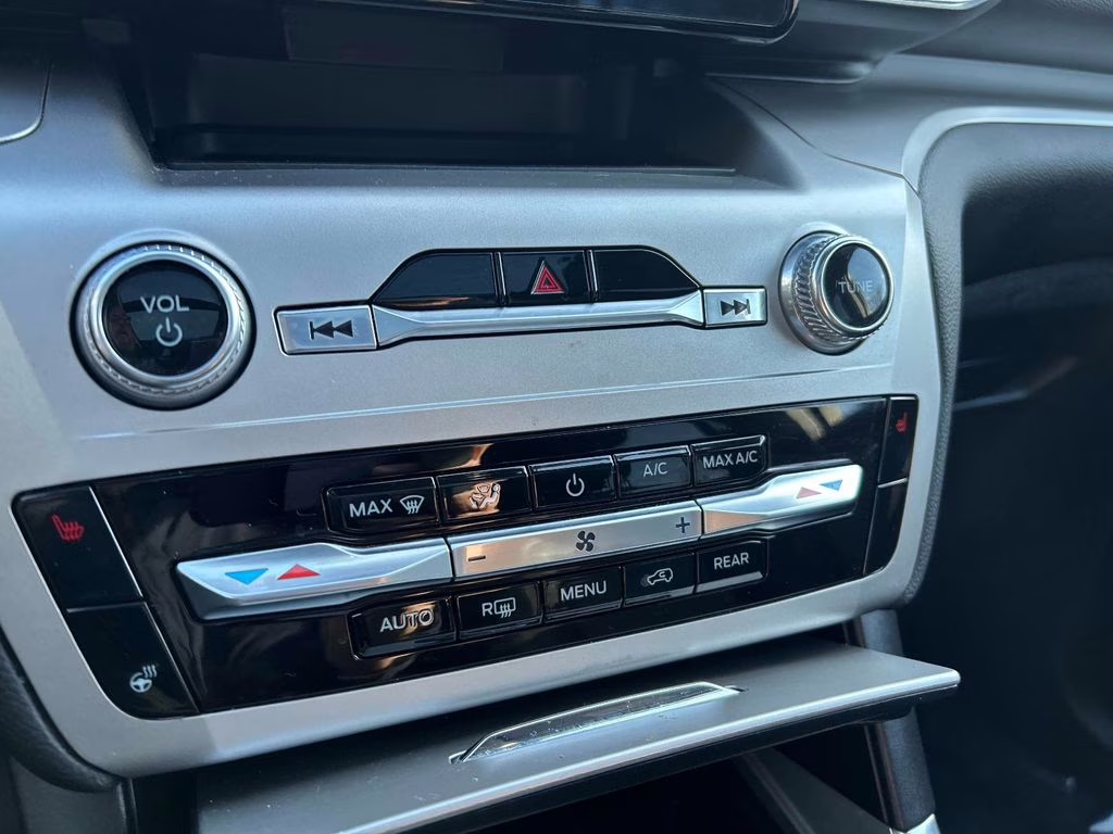 2022 Black Metallic Ford Explorer XLT 4X4 SUV