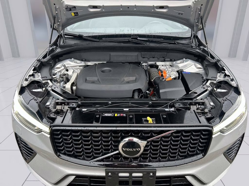 2022 Silver Volvo XC60 Recharge Plug-In Hybrid T8 R-Design AWD SUV
