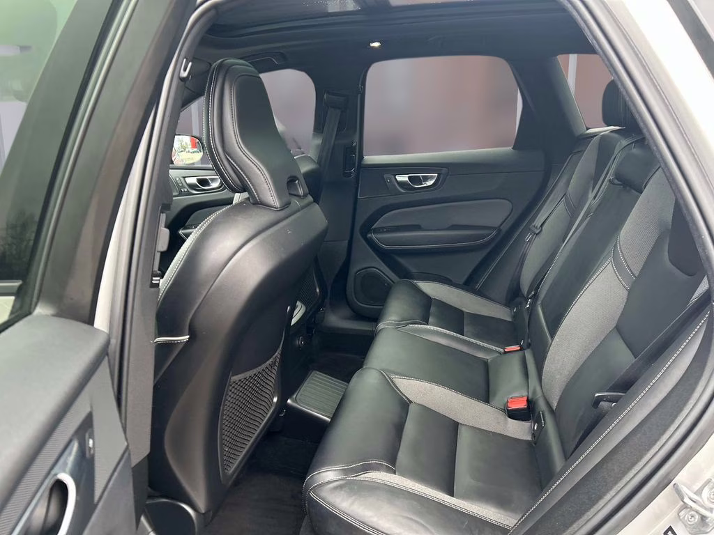 2022 Silver Volvo XC60 Recharge Plug-In Hybrid T8 R-Design AWD SUV