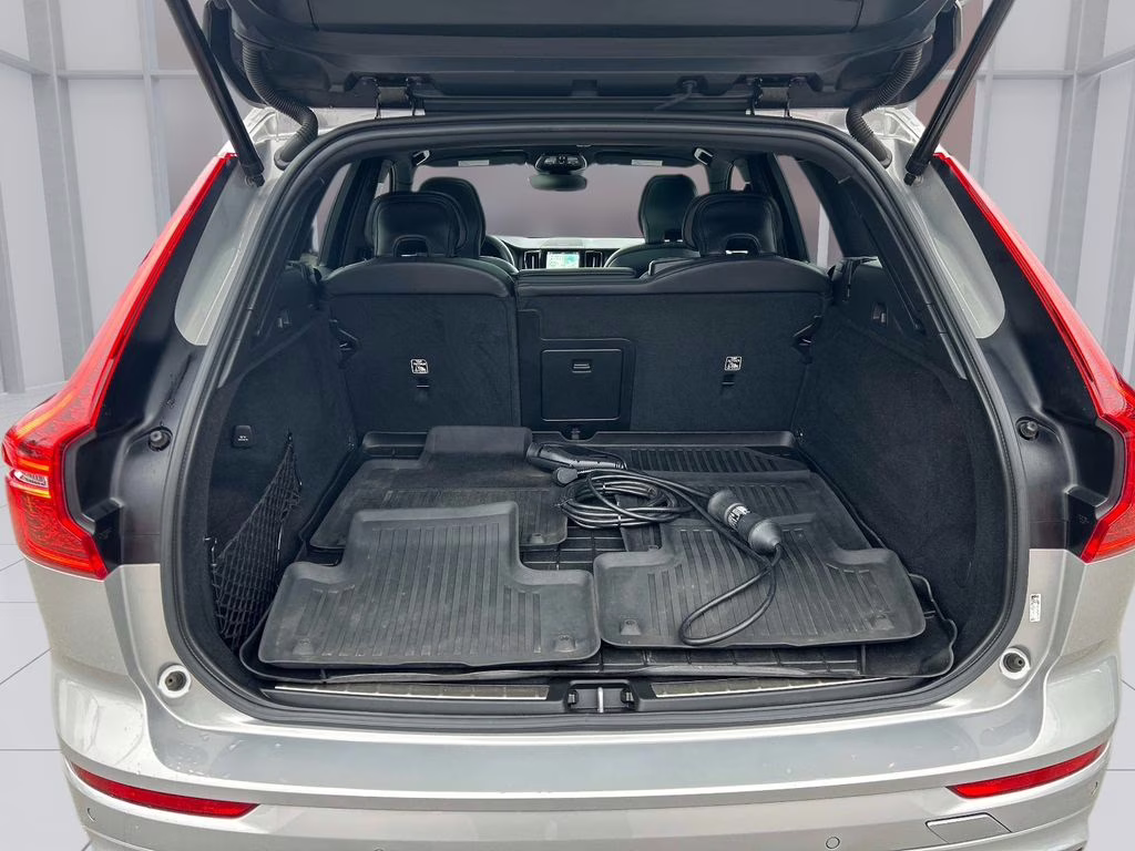 2022 Silver Volvo XC60 Recharge Plug-In Hybrid T8 R-Design AWD SUV