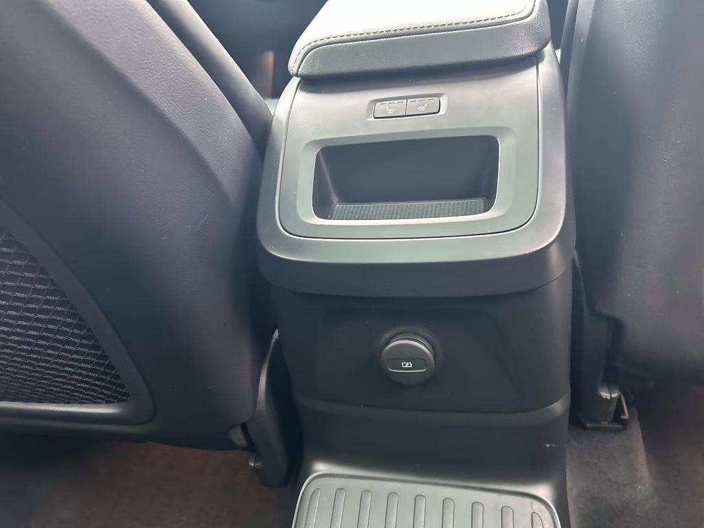 2022 Silver Volvo XC60 Recharge Plug-In Hybrid T8 R-Design AWD SUV