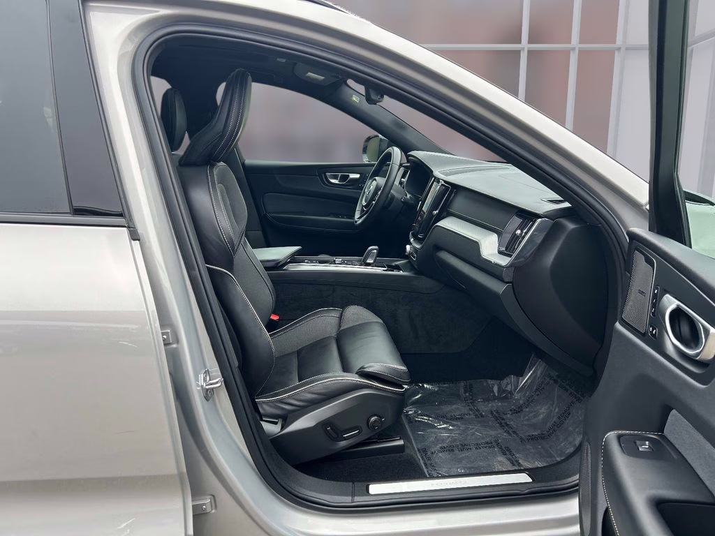 2022 Silver Volvo XC60 Recharge Plug-In Hybrid T8 R-Design AWD SUV