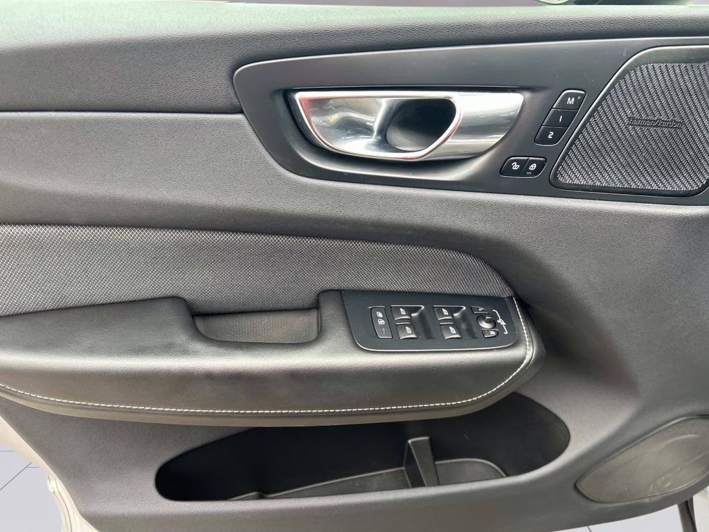 2022 Silver Volvo XC60 Recharge Plug-In Hybrid T8 R-Design AWD SUV