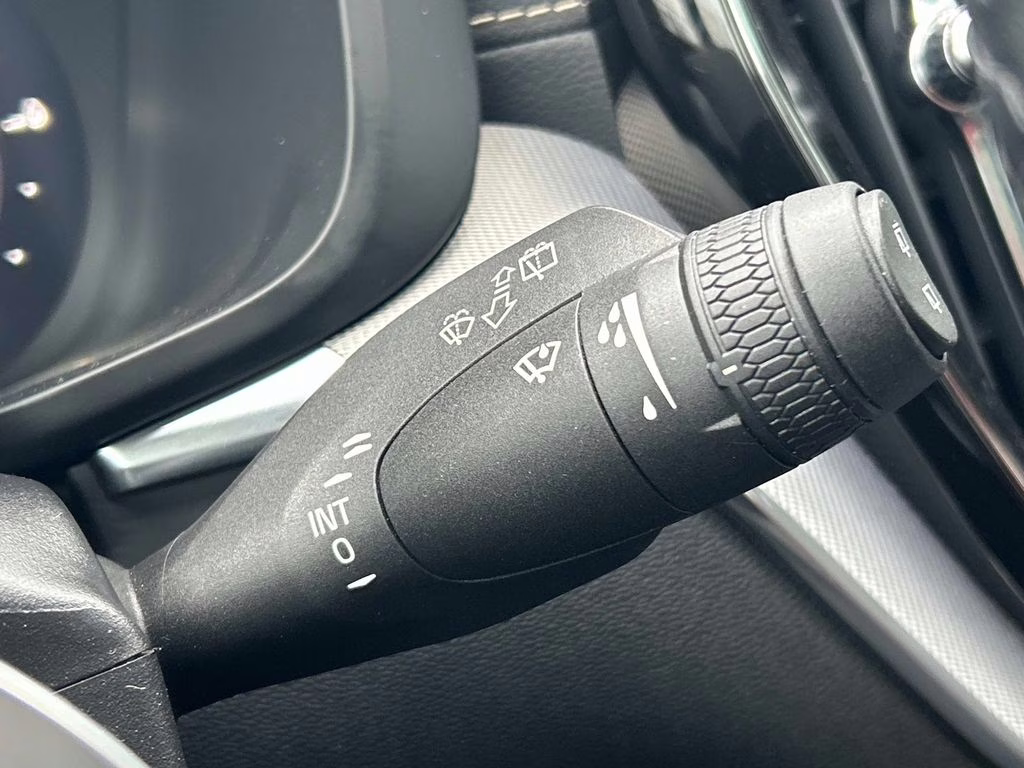 2022 Silver Volvo XC60 Recharge Plug-In Hybrid T8 R-Design AWD SUV