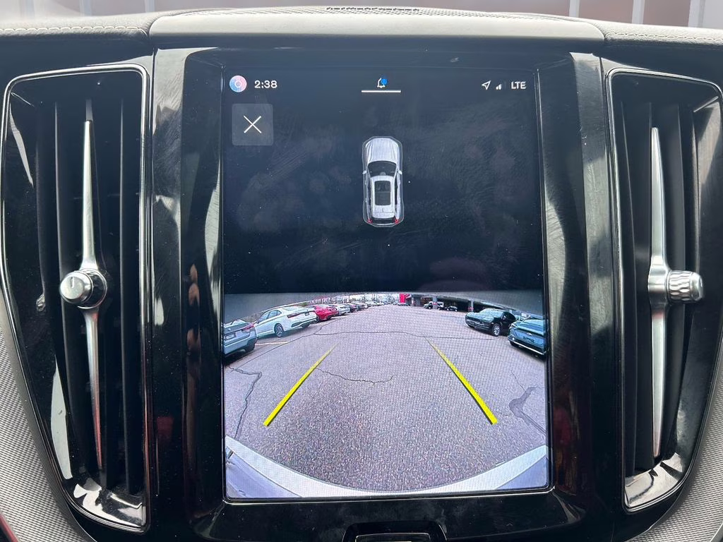 2022 Silver Volvo XC60 Recharge Plug-In Hybrid T8 R-Design AWD SUV