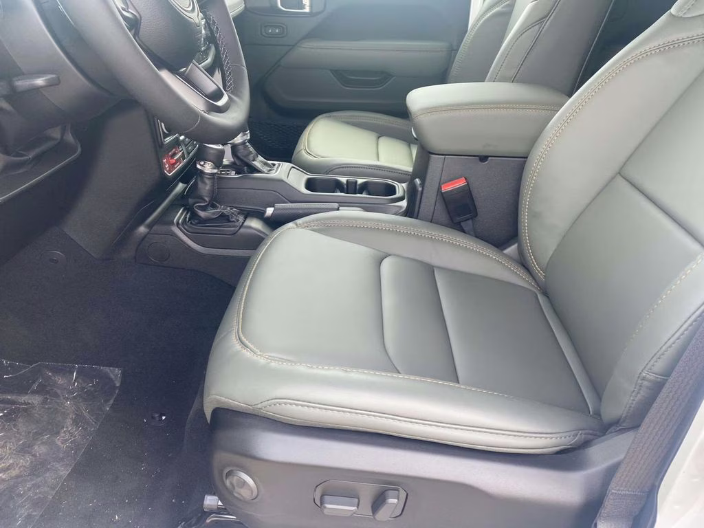 2026 Bright White Clearcoat Jeep Gladiator Mojave X 4X4 Truck