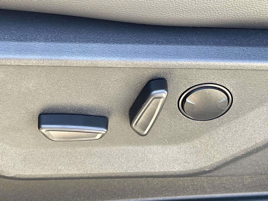 2026 Glacier Gray Metallic Tri-Coat Ford Super Duty F-250 SRW Lariat 4X4 Truck