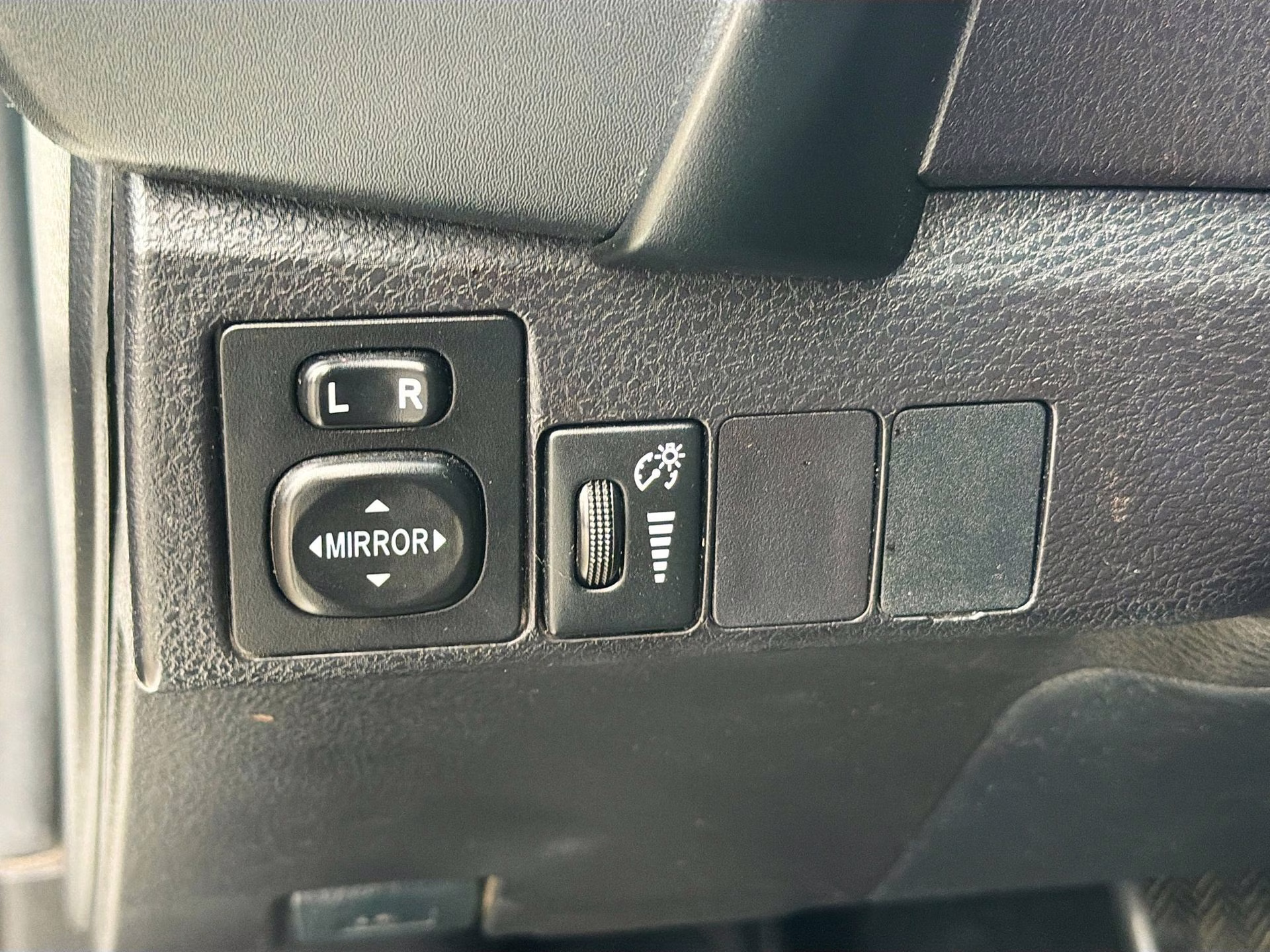 2019 Super White Toyota Corolla LE FWD Sedan