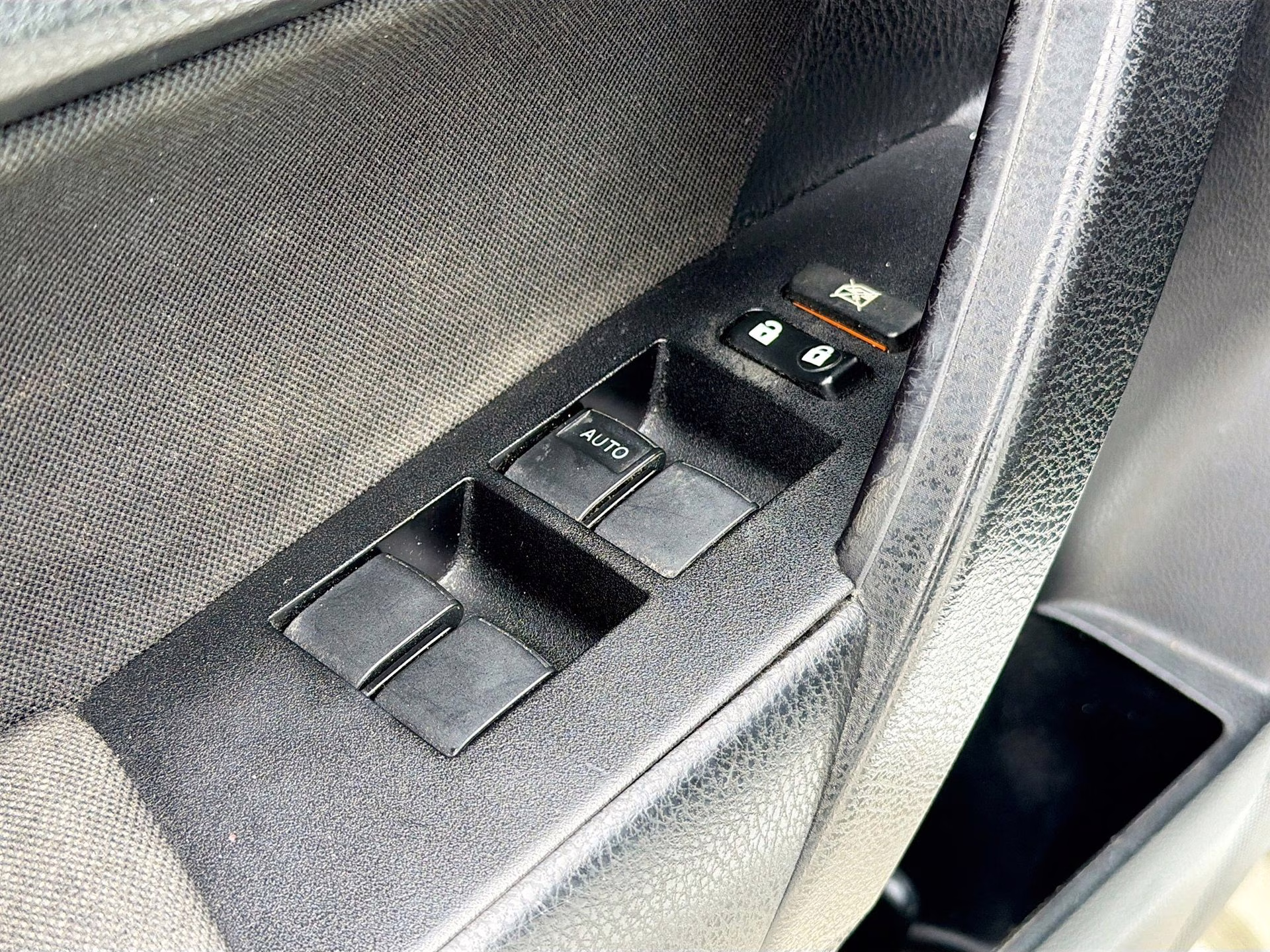 2019 Super White Toyota Corolla LE FWD Sedan