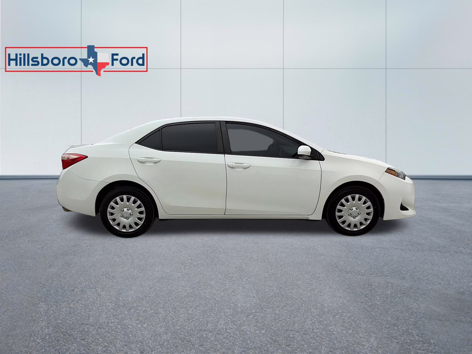 2019 Super White Toyota Corolla LE FWD Sedan