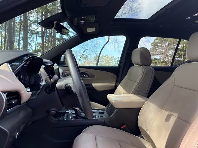 2023 Summit White Chevrolet Traverse Premier FWD SUV