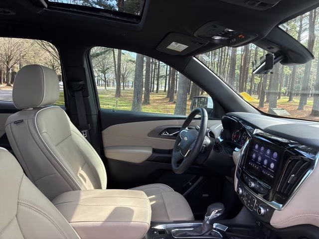 2023 Summit White Chevrolet Traverse Premier FWD SUV