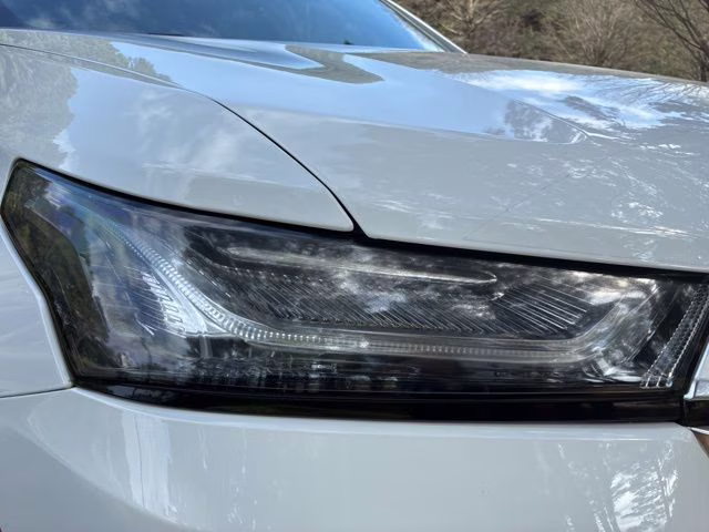 2023 Summit White Chevrolet Traverse Premier FWD SUV