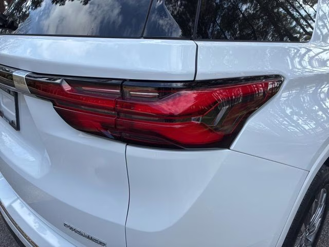 2023 Summit White Chevrolet Traverse Premier FWD SUV