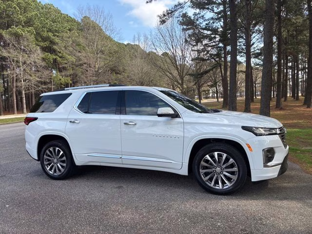 2023 Summit White Chevrolet Traverse Premier FWD SUV