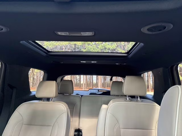 2023 Summit White Chevrolet Traverse Premier FWD SUV