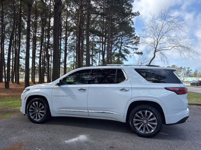 2023 Summit White Chevrolet Traverse Premier FWD SUV