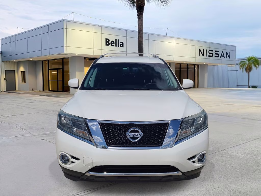 2016 Glacier White Nissan Pathfinder SV FWD SUV