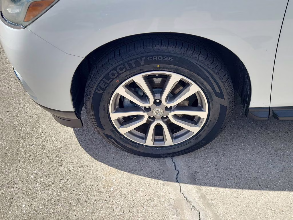 2016 Glacier White Nissan Pathfinder SV FWD SUV