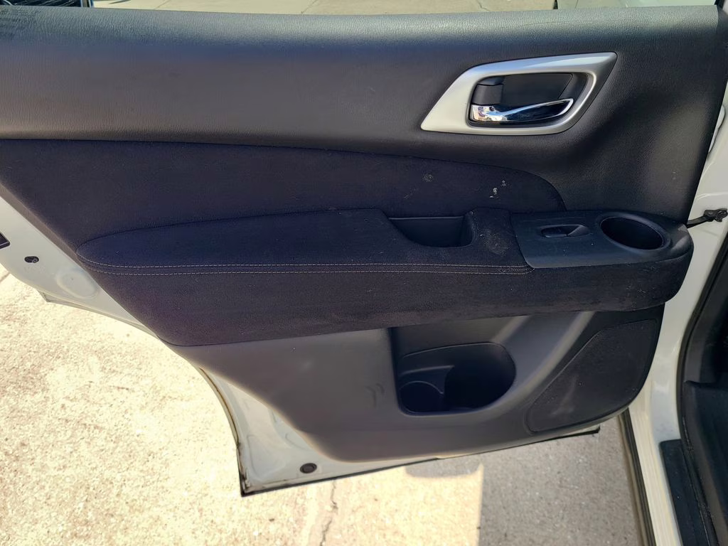 2016 Glacier White Nissan Pathfinder SV FWD SUV