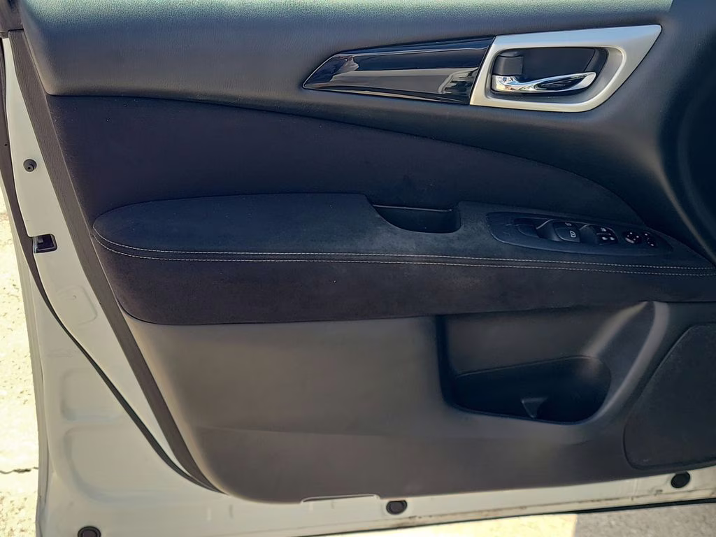 2016 Glacier White Nissan Pathfinder SV FWD SUV