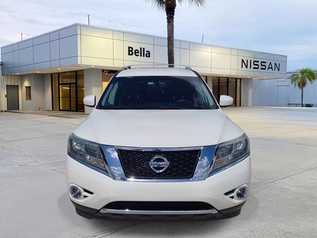 2016 Glacier White Nissan Pathfinder SV FWD SUV