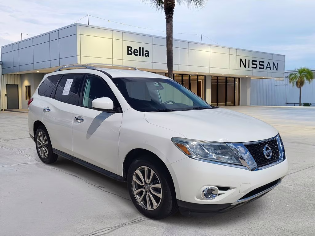 2016 Glacier White Nissan Pathfinder SV FWD SUV