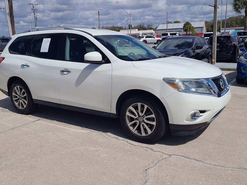 2016 Glacier White Nissan Pathfinder SV FWD SUV