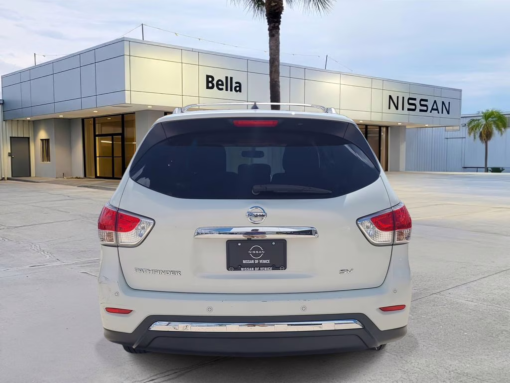 2016 Glacier White Nissan Pathfinder SV FWD SUV