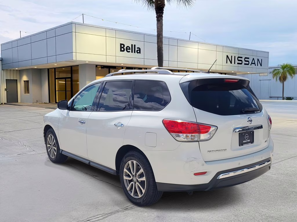 2016 Glacier White Nissan Pathfinder SV FWD SUV