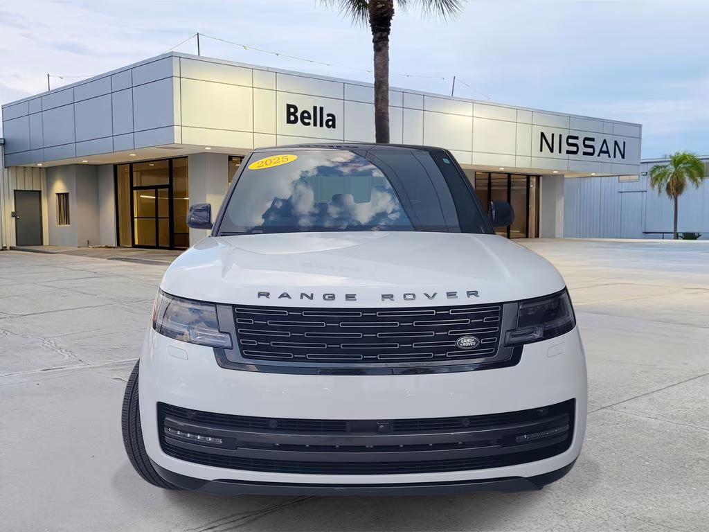 2025 Fuji White Land Rover Range Rover SE AWD SUV