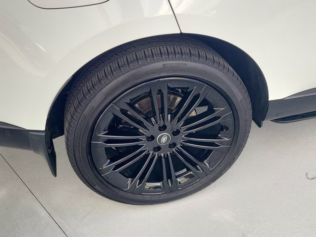 2025 Fuji White Land Rover Range Rover SE AWD SUV