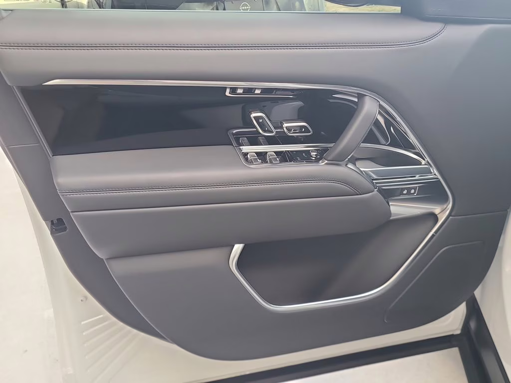 2025 Fuji White Land Rover Range Rover SE AWD SUV