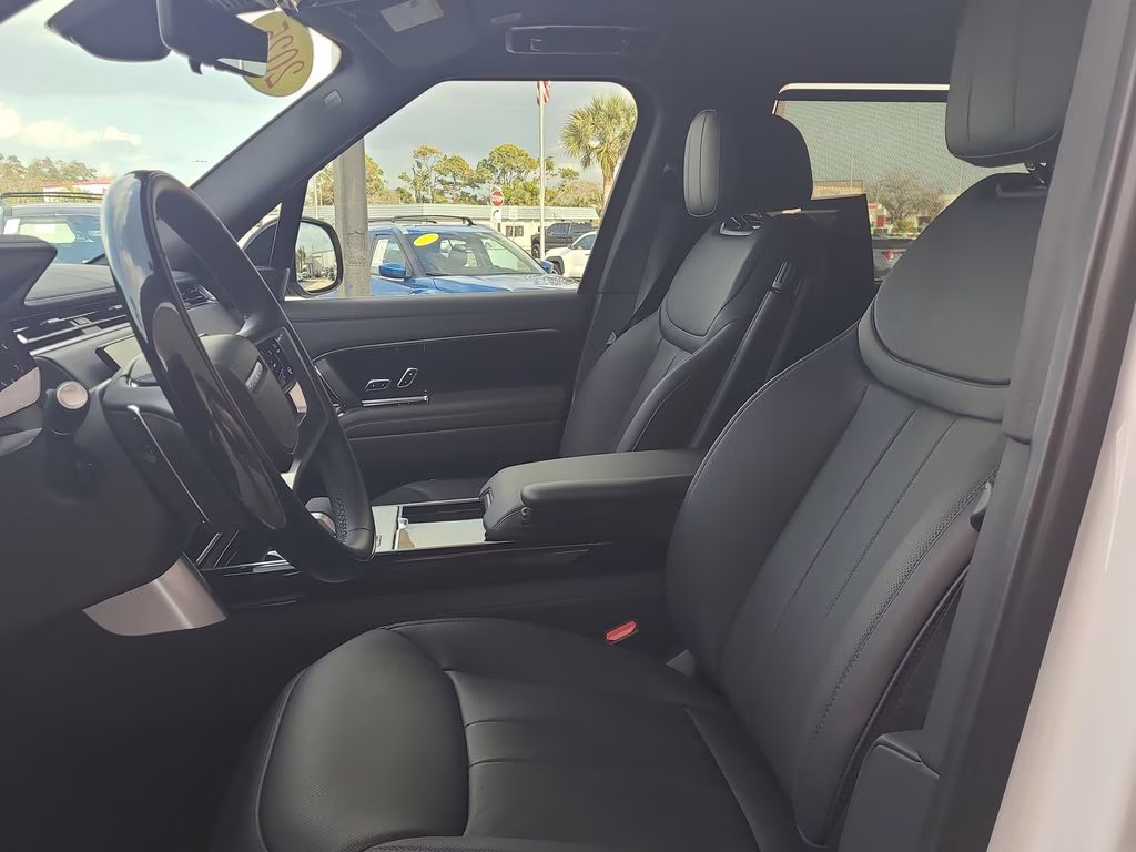 2025 Fuji White Land Rover Range Rover SE AWD SUV