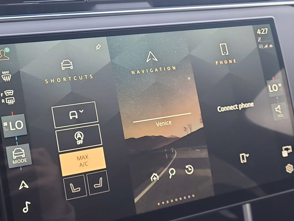 2025 Fuji White Land Rover Range Rover SE AWD SUV