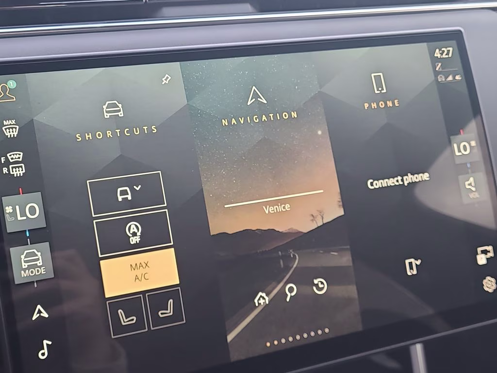 2025 Fuji White Land Rover Range Rover SE AWD SUV