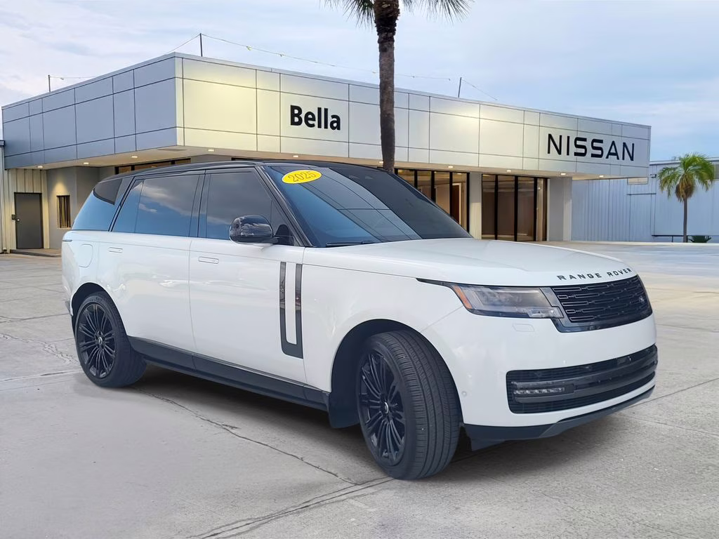 2025 Fuji White Land Rover Range Rover SE AWD SUV