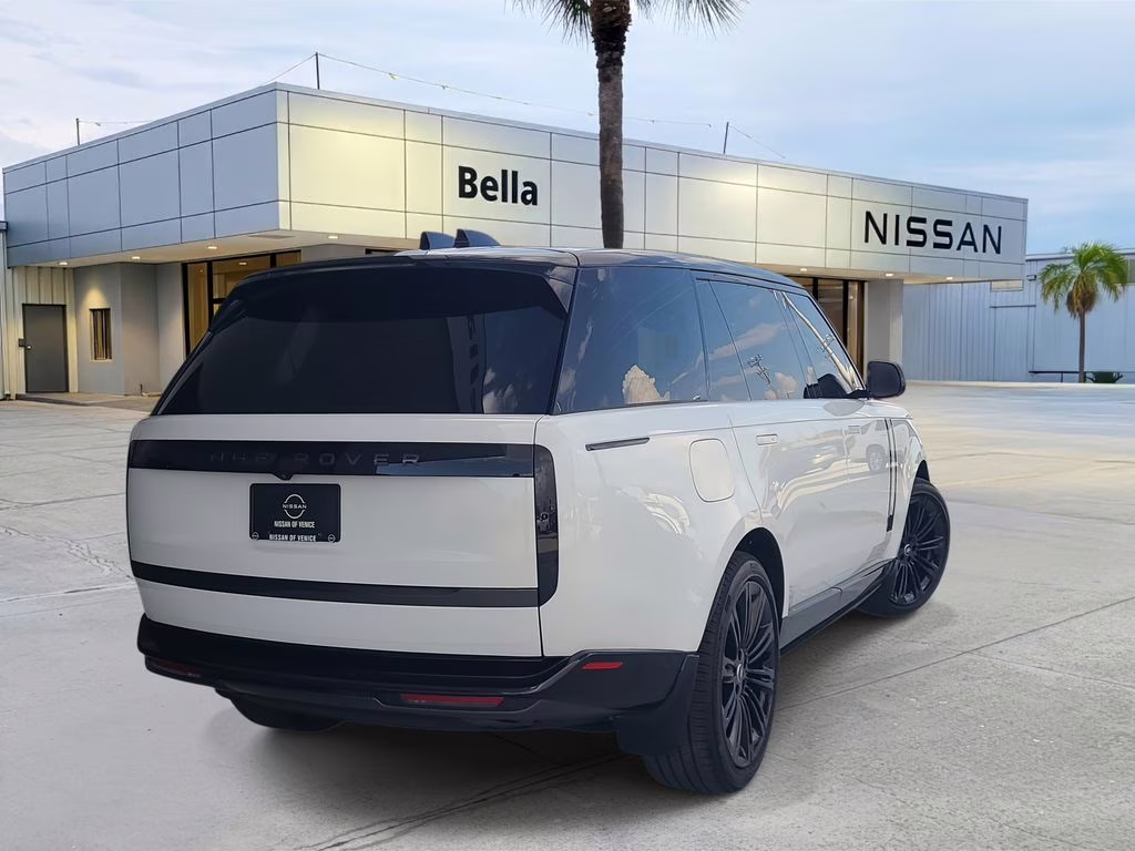 2025 Fuji White Land Rover Range Rover SE AWD SUV