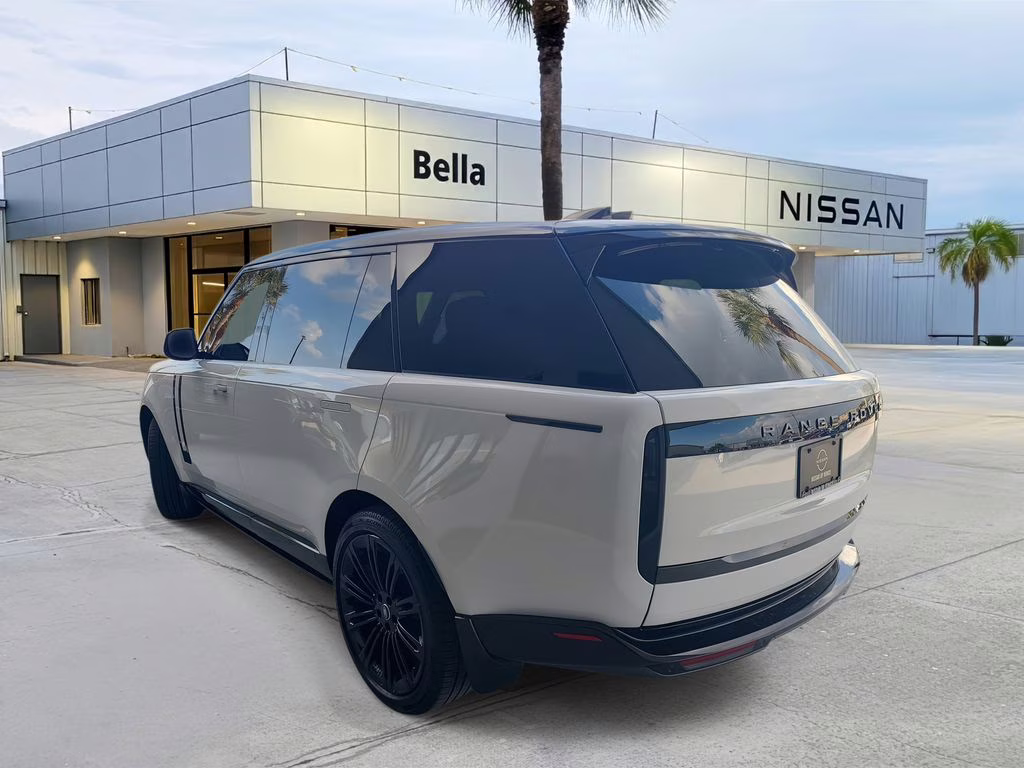 2025 Fuji White Land Rover Range Rover SE AWD SUV
