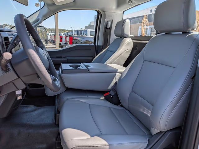 2026 Oxford White Ford Super Duty F-350 DRW XL 4X4 Truck