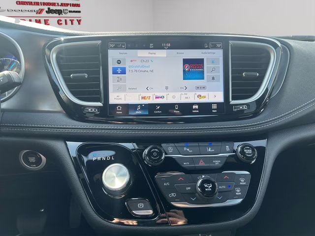 2026 Diamond Black Crystal Pearlcoat Chrysler Pacifica Select AWD Van