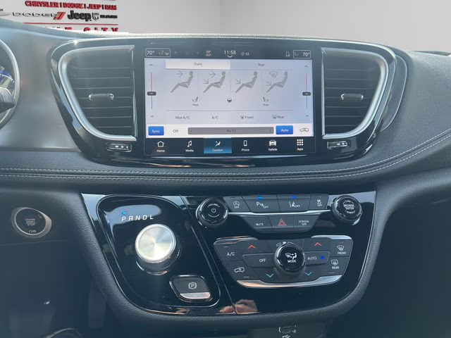 2026 Diamond Black Crystal Pearlcoat Chrysler Pacifica Select AWD Van