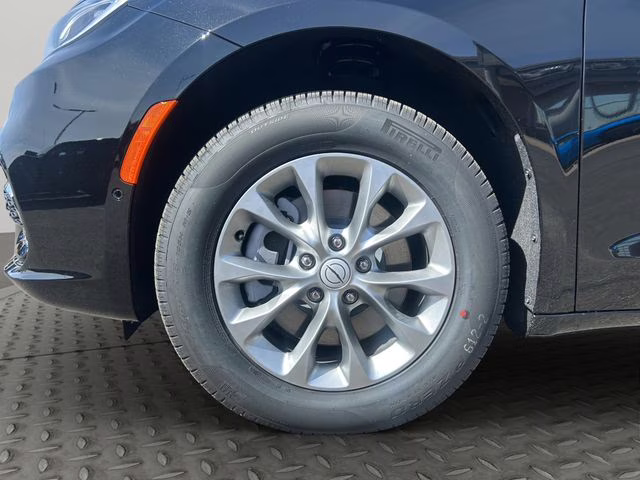 2026 Diamond Black Crystal Pearlcoat Chrysler Pacifica Select AWD Van