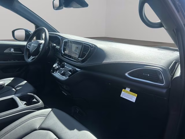 2026 Diamond Black Crystal Pearlcoat Chrysler Pacifica Select AWD Van