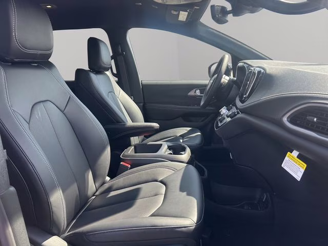 2026 Diamond Black Crystal Pearlcoat Chrysler Pacifica Select AWD Van