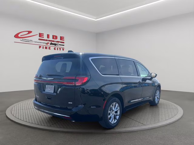 2026 Diamond Black Crystal Pearlcoat Chrysler Pacifica Select AWD Van
