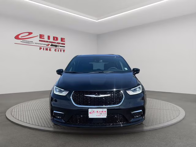 2026 Diamond Black Crystal Pearlcoat Chrysler Pacifica Select AWD Van