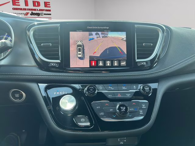 2026 Diamond Black Crystal Pearlcoat Chrysler Pacifica Select AWD Van