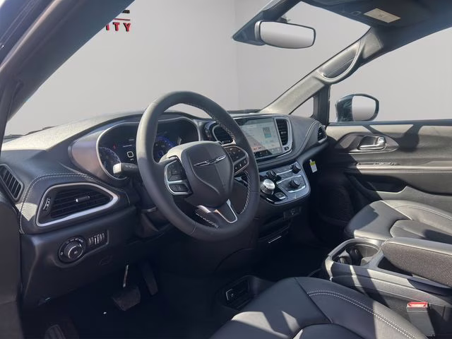 2026 Diamond Black Crystal Pearlcoat Chrysler Pacifica Select AWD Van