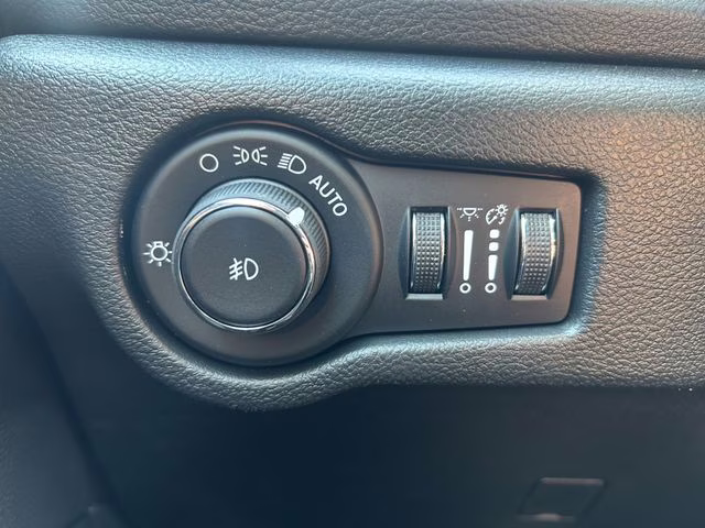 2026 Diamond Black Crystal Pearlcoat Chrysler Pacifica Select AWD Van